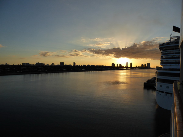   Miami Skyline Miami Ocean Drive Art Deco Miami Skyline Miami Ocean Drive Art Deco 