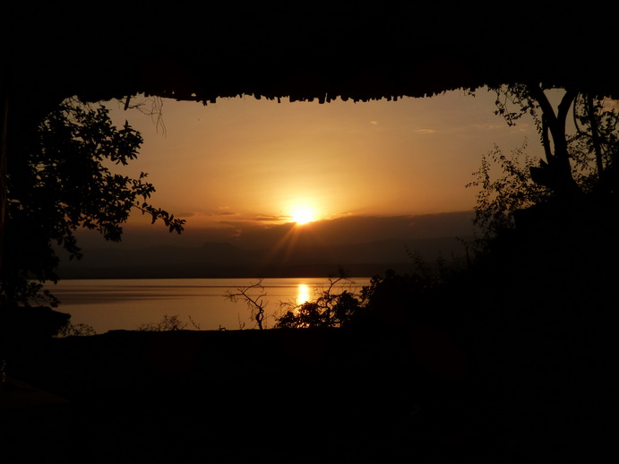 Kenia Lake Baringo Island Camp sundowner with Gin