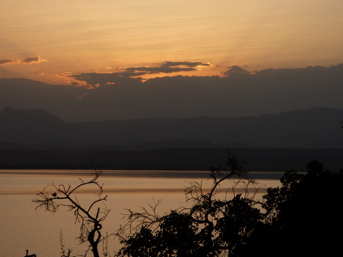 Kenia Lake Baringo Island Camp sundowner with Gin