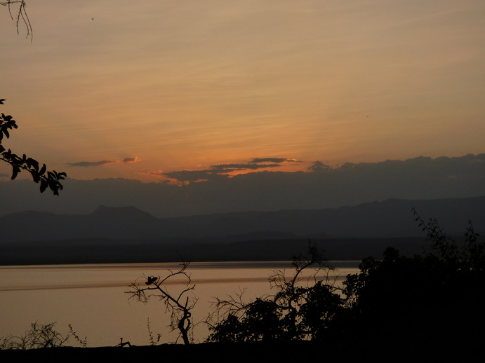 Kenia Lake Baringo Island Camp sundowner with Gin
