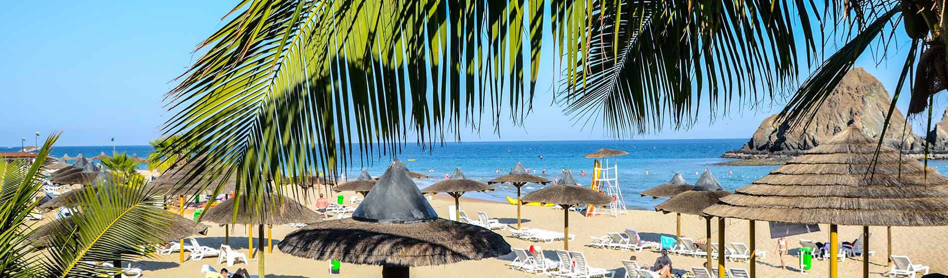 sandy beach hotel mit Snoopy Island